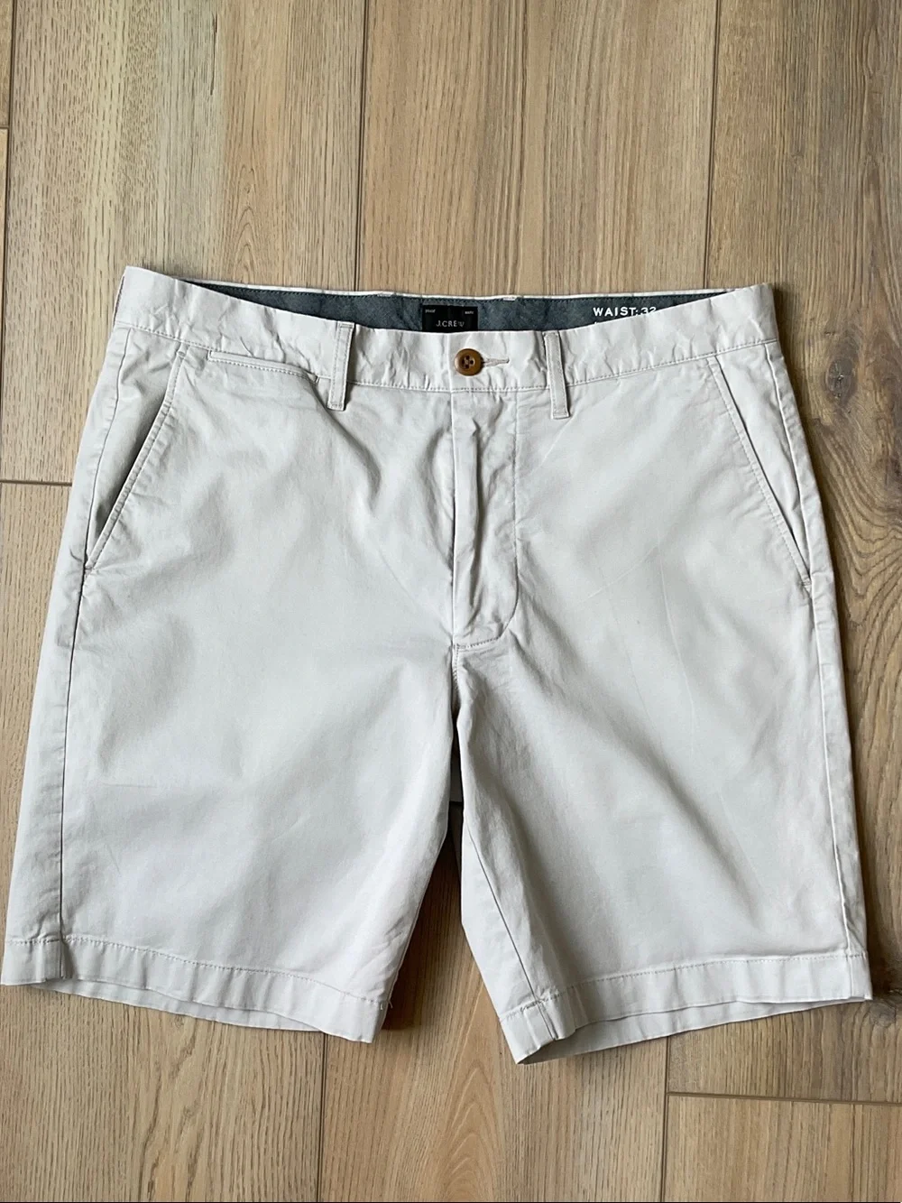 J. Crew 9” Stretch Chino Shorts in Stone 32” Waist Smart Preppy Minimalist